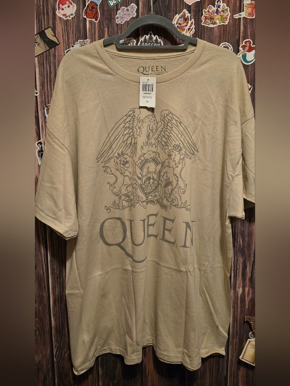 Queen Graphic Short-Sleeve Shirt in Beige